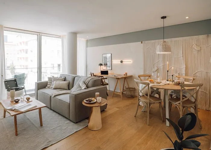 Sabaudia - 2 Bedrooms And Balcony In Alvalade
