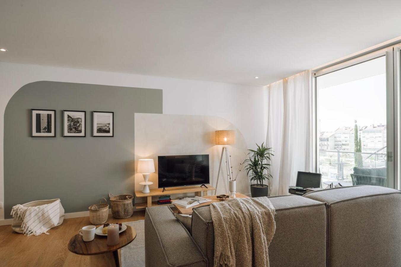 Sabaudia - 2 Bedrooms And Balcony In Alvalade Lissabon